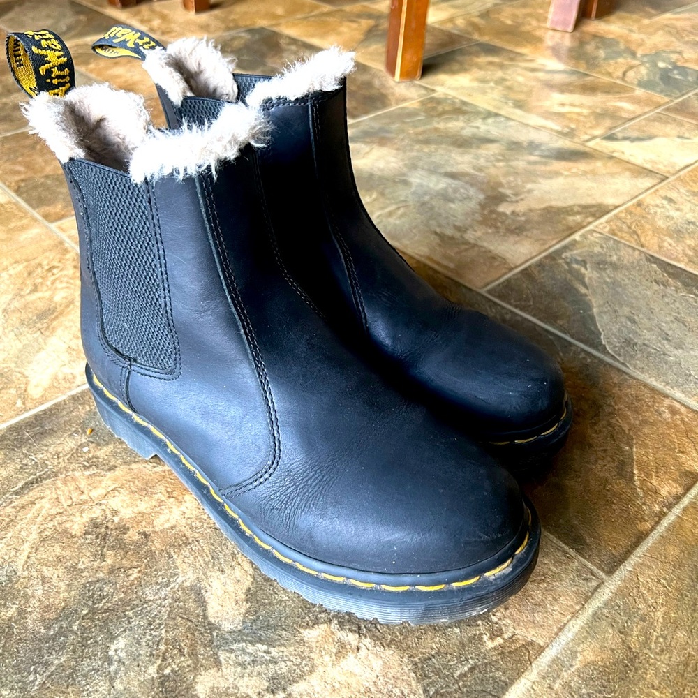 DR MARTENS CHELSEA FIR LINED BOOTIES SZ8